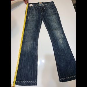 Super cute Antik Denim Flare jeans! 👖🌻